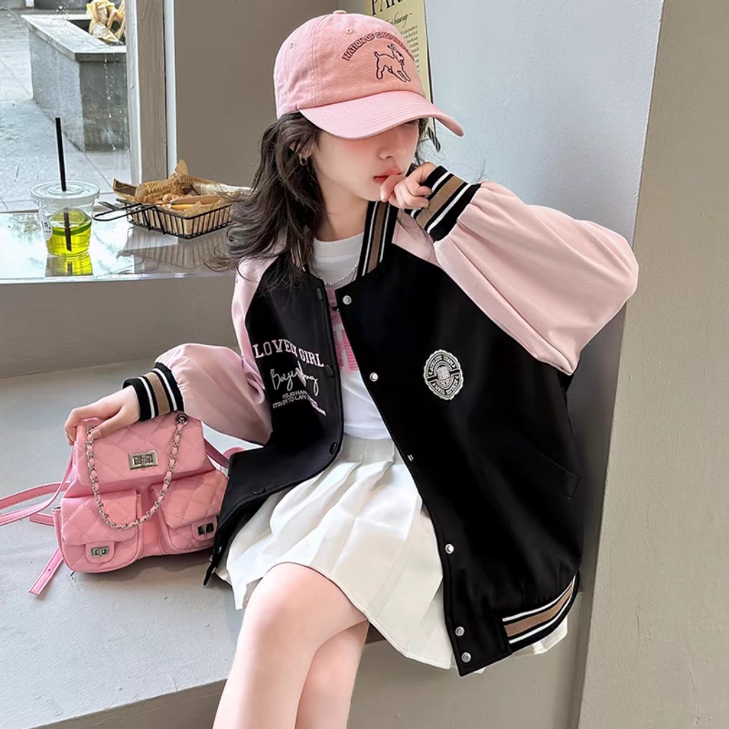 Áo khoác nỉ in chữ "LOVELY GIRL" bé gái, Áo bomber này có thiết kế 2 màu xinh xắn Size 9-55Kg.