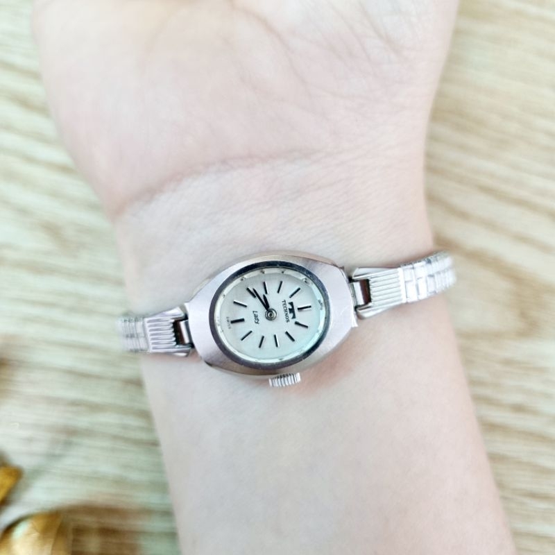 Đồng hồ nữ Technos cơ cót cổ