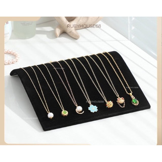 Khay nhung trưng dây chuyền , lắc