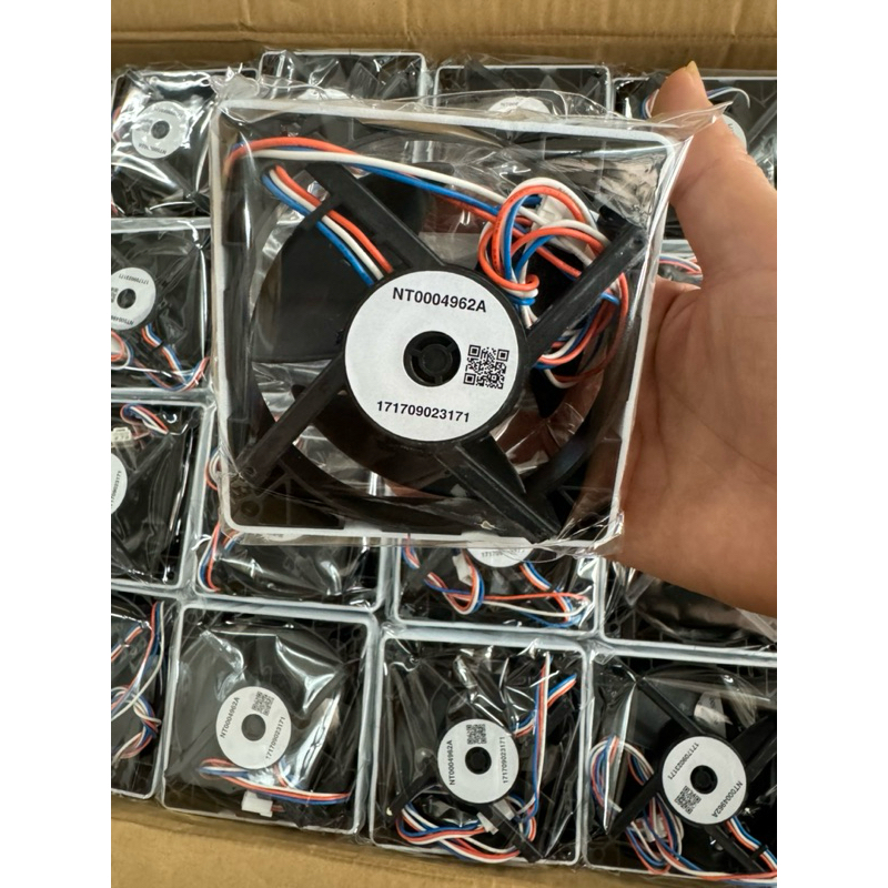 Quạt tủ lạnh Hitachi 3 dây 9cm*9cm
