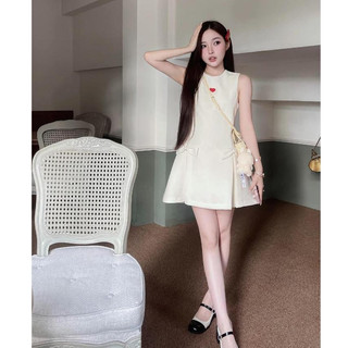 Váy Suông Dáng Ngắn Sát Nách Phối Nơ Kèm Charm Tim Đá Sang Chảnh Thelimbelyy Màu Kem