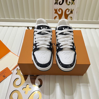 mẫu giày sneaker sang trọng đẳng cấp