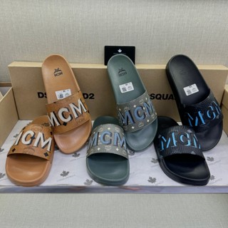 Dép lê nam quai ngang M.C.M da Pu hoạ tiết logo huy hiệu monogram phối thêu nổi chữ da 3D boy phố DL122P