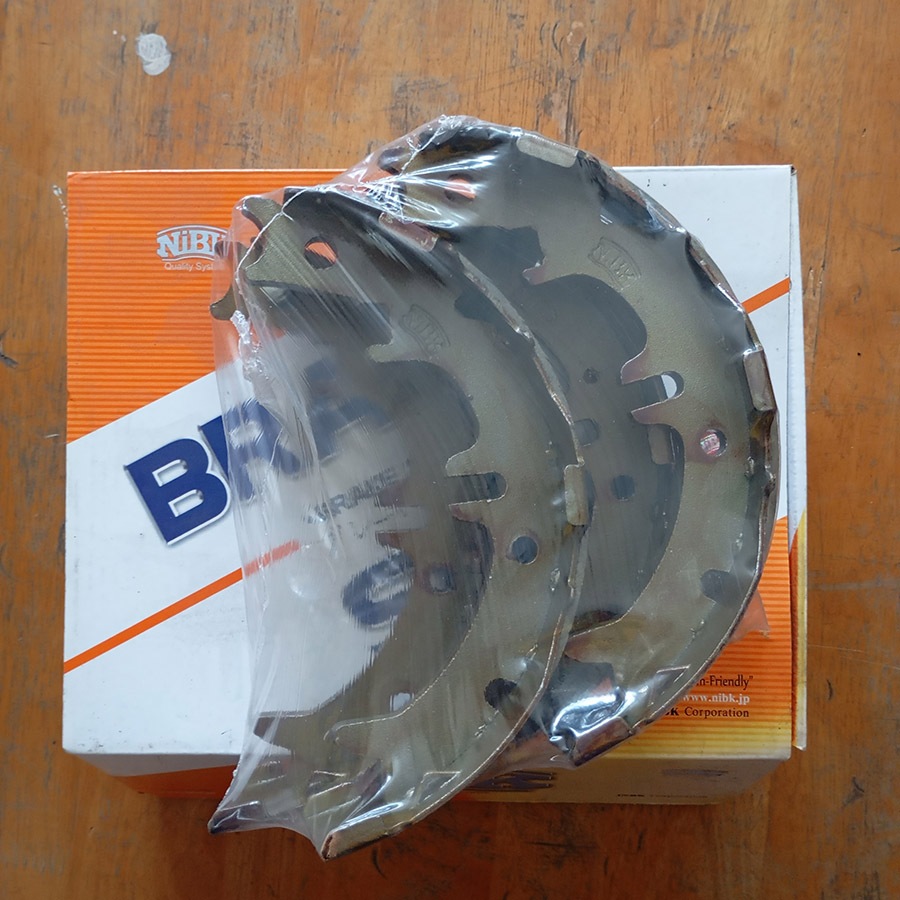 Bố thắng tay Mitsubishi Pajero Sport 2015 - 2024 mã FN0567 của NiBK Nhật Bản