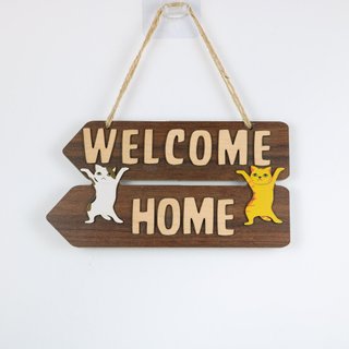Bảng gỗ 2 con mèo đưa tay lên trên 2 con mèo nhảy múa 2 con mèo khiêng đồ welcome home