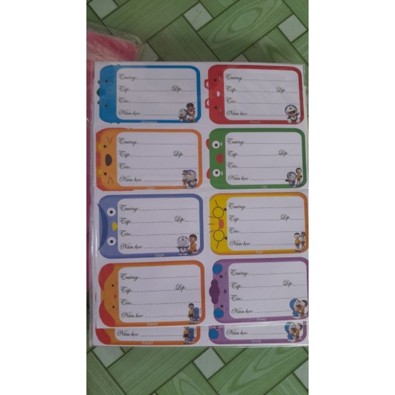 Set 32 cái nhãn vở có keo dán sẵn (giao mẫu ngẫu nhiên)