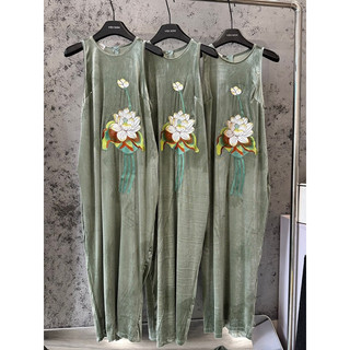 Váy nhung sát nách dáng xuông thêu hoa sen 1 nụ chồi