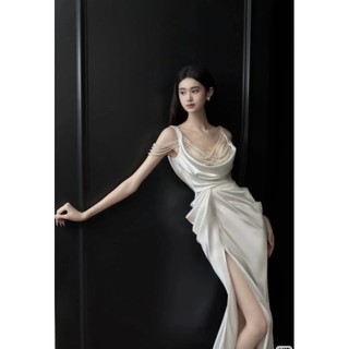 Váy suông xẻ đuôi đính ngọc