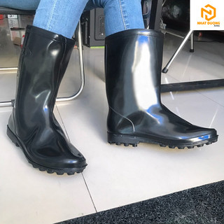 Ủng bảo hộ lao động màu đen nhựa dẻo đế gai TGP011 lội nước, làm vườn, đi mưa, làm nông giá rẻ dùng bền