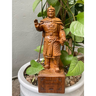 Tượng hoàng đế Quang trung - Nguyễn Huệ bằng gỗ thơm