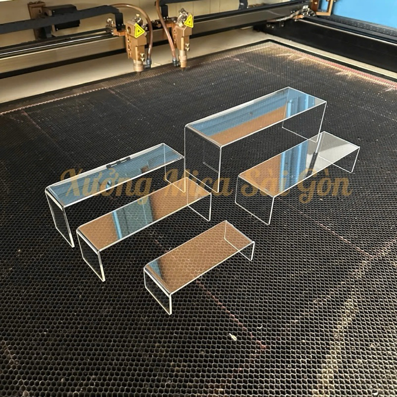 Kệ Mica chữ U, trưng bày - nhiều kích thước