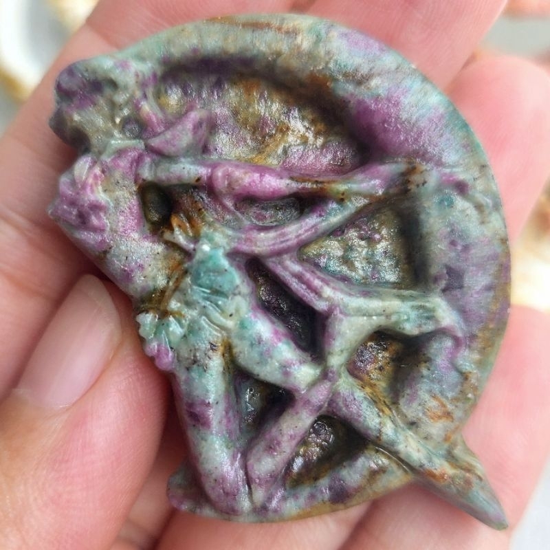 đá ruby fuchsite hình sailor moon