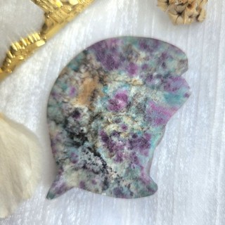 đá ruby fuchsite hình sailor moon