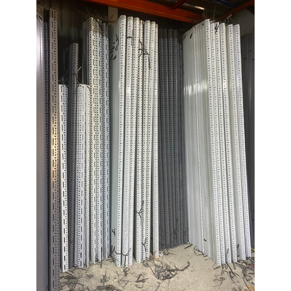 Thanh sắt v lỗ đa năng V3x3 - V3x5 Dài 0,6m -1m - 1,2m -1,5m - 2m Dày 1.6-2ly