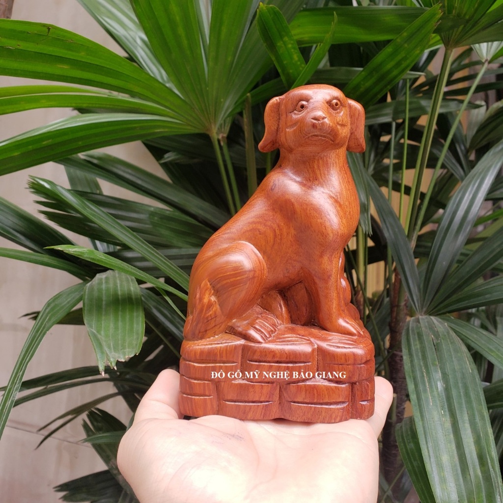 Tượng con chó gỗ hương