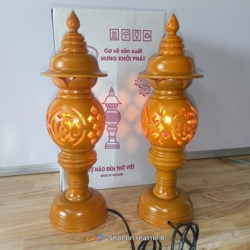 ĐÔI ĐÈN THỜ GỖ MÍT PHỦ SƠN PU BÓNG ĐẸP