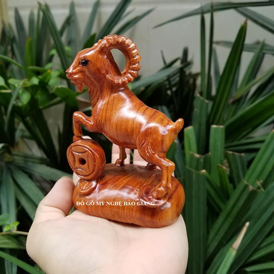 Tượng con dê gỗ hương 12 cm (mẫu mới)