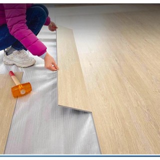Tấm sàn nhựa hèm khóa dày 4mm kích thước 91x15cm