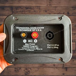 Trạm loa nhựa có chốt vặn và jack speakon - giá 1 chiếc