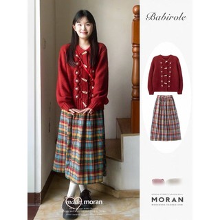 (ORDER) Áo len màu đỏ khuy gỗ MORAN cardigan khoác ngoài+ Chân váy kẻ sọc xòe midi đáng yêu phong cách Nhật Bản vintage