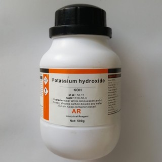 Potassium hydroxide kali hidroxit tinh khiết thí nghiệm KOH 85% chai 500g thí nghiệm