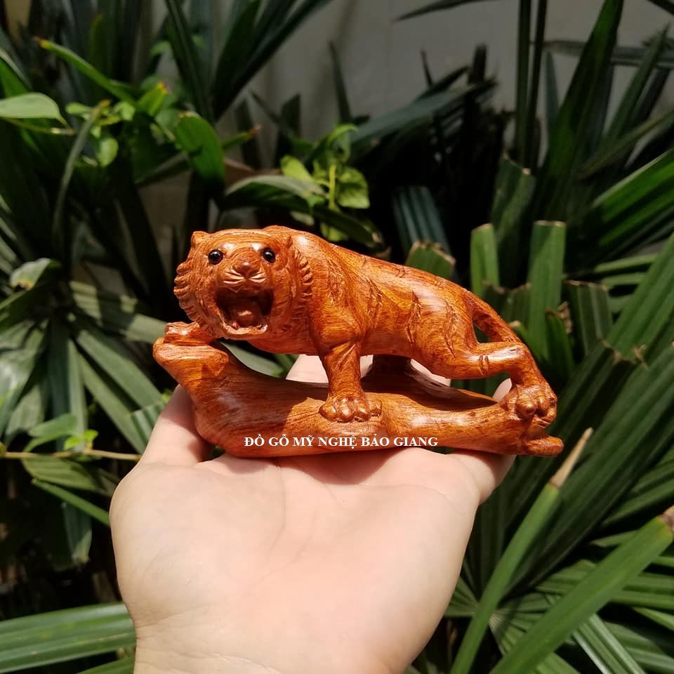 Tượng con hổ gỗ hương 12 cm (mẫu mới)