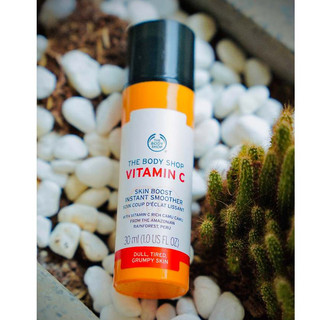 Tinh chất Dưỡng trắng da The Body Shop Vitamin C Skin Boost Instant Smoother