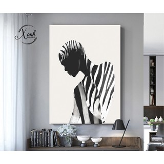 Tranh canvas CÔ GÁI HỌA TIẾT NGỰA VẰN CÁ TÍNH trang trí nội thất