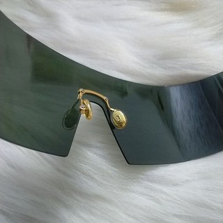 Kính si hiệu DIOR