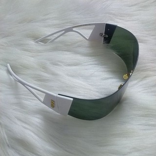 Kính si hiệu DIOR