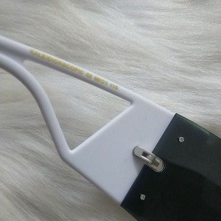 Kính si hiệu DIOR