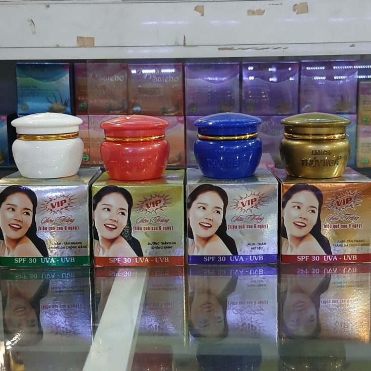 Kem Linh Chi Thúy Nga Đủ Màu
