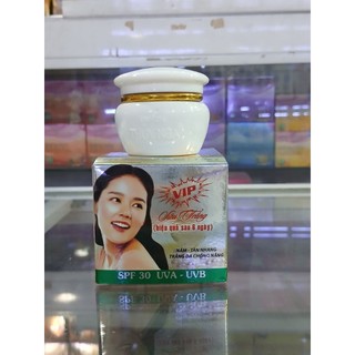 Kem Linh Chi Thúy Nga Đủ Màu