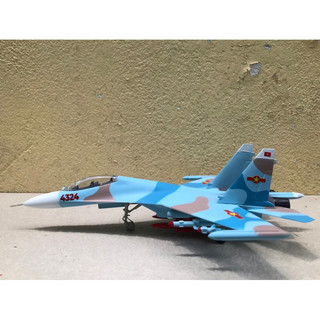 Mô hình máy báy su-30. không quân việt nam 1:72-abs