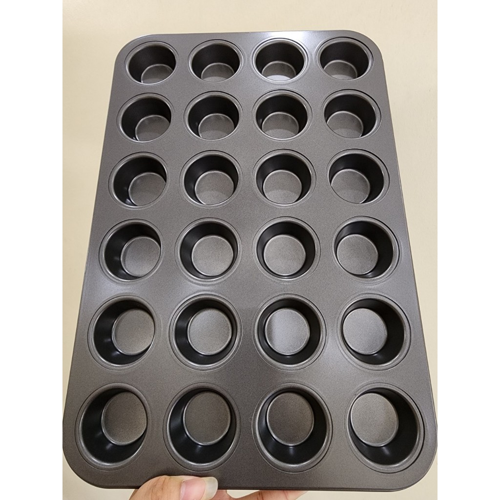 Khuôn cupcake 24 lỗ bé