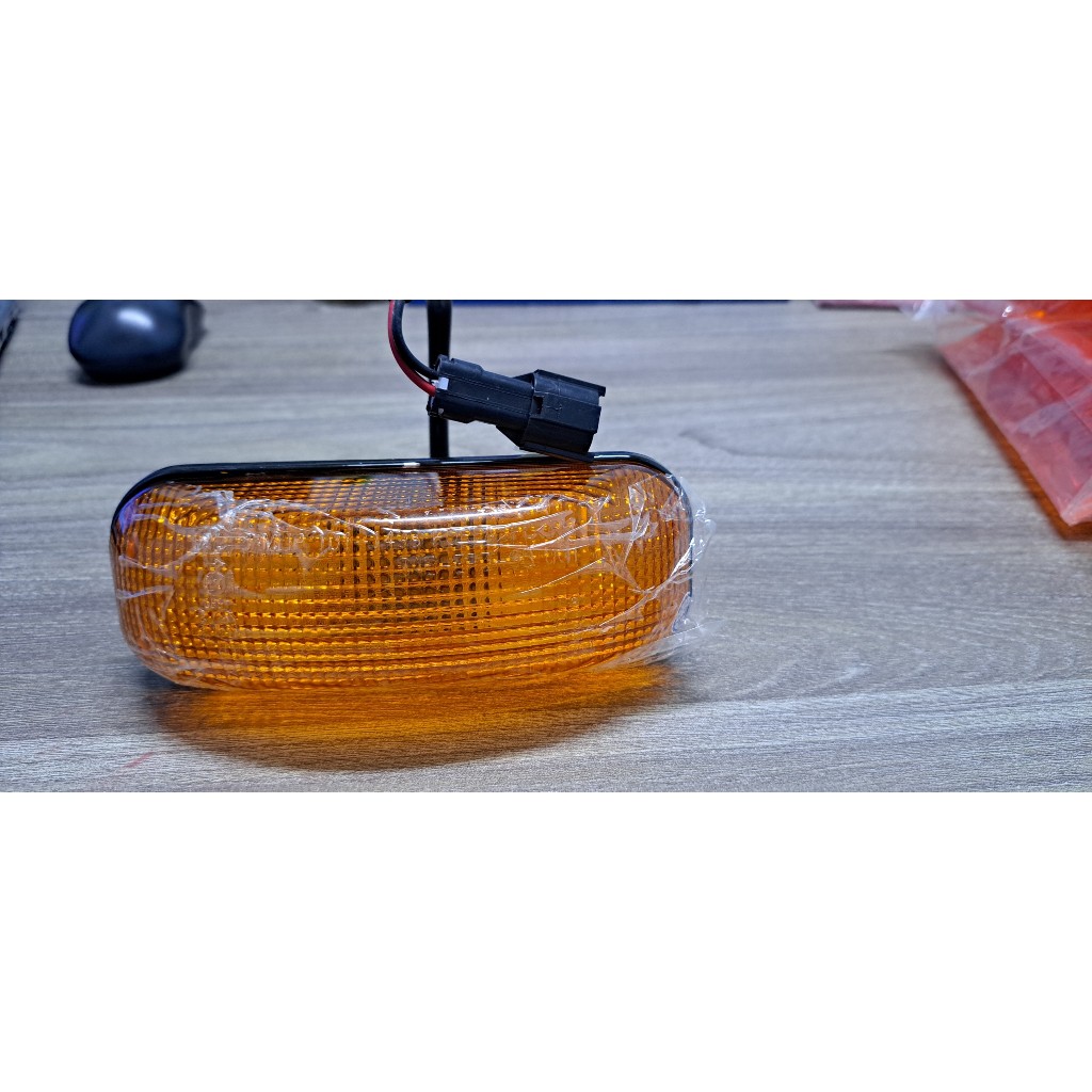 Đèn xi nhan hông cửa Hyundai 15 tấn HD270