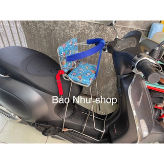 Ghế ngồi xe máy cho bé xe Vespa có dựa vòng đai