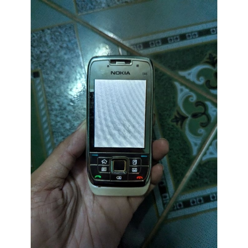 Xả kho xác điện thoại Nokia E66