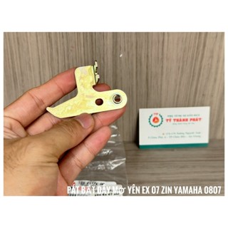 Pát bắt dây mở yên Ex nhỏ 135 2007 - 2010 zin ( 1 Cái )