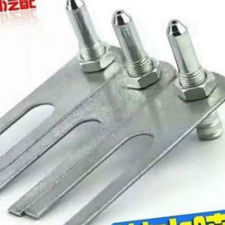 Bép tưới lốp ô tô, đầu bép tưới lốp kèm chân bắt
