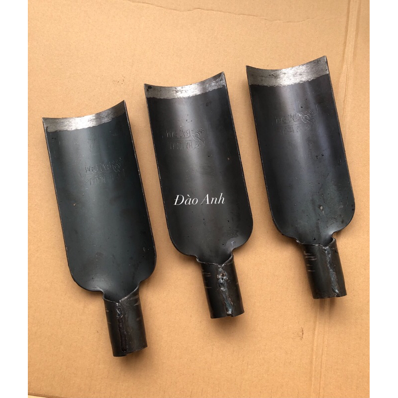 Thuổng đào đất bấng cây chắc khoẻ
