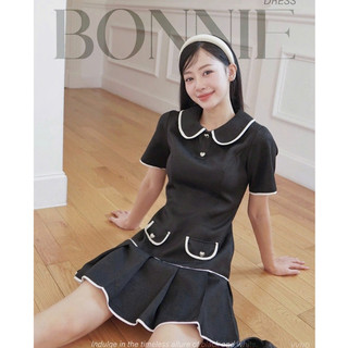 GERME | DESIGN Váy nữ Bonnie Dress cổ sen đính khuy tim xếp ly gấu, Đầm công sở chất vải text hàn tôn dáng VVND072403