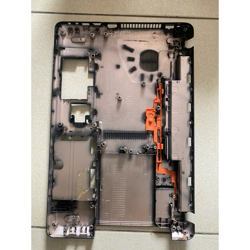 Thay vỏ (D) laptop Acer E1-571