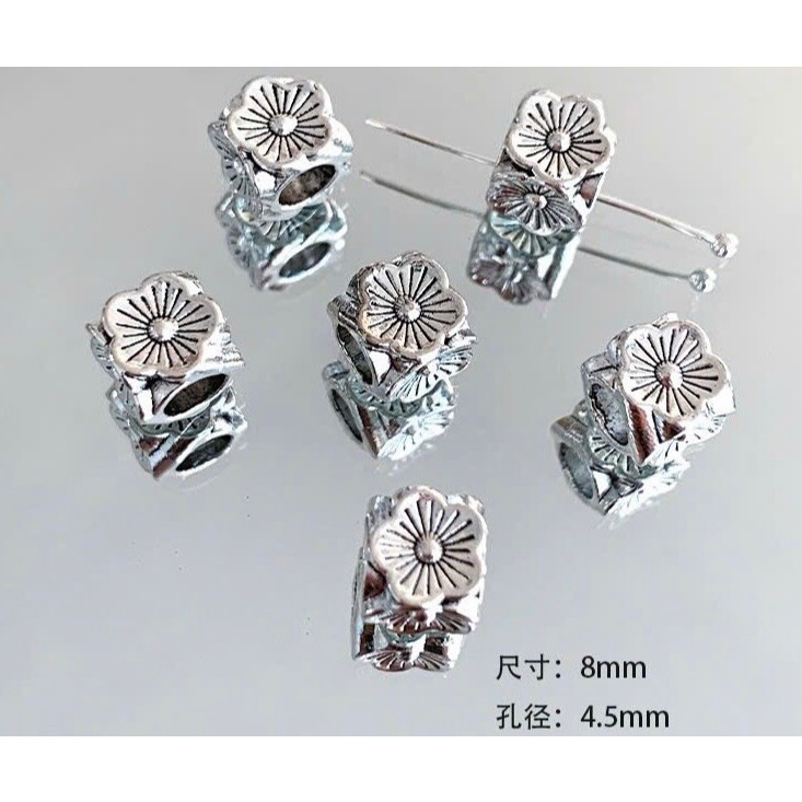 Charm chặn vuông hoa bạc Thái S925