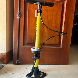 Bơm xe đạp -xe máy có đồng hồ đo áp suất Stanlays