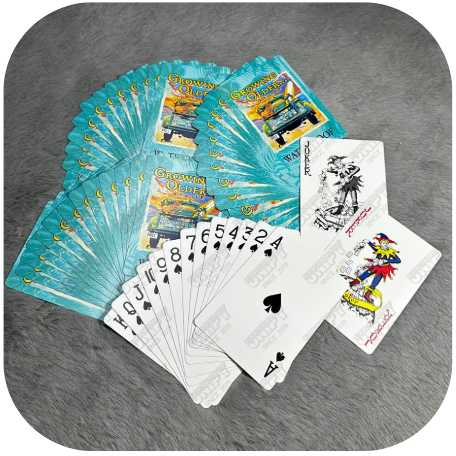 Bài Nhựa PVC Waterproof Growing Older | Thẻ Bài Sưu Tầm Trưng Bày Giải Trí Quà Tặng