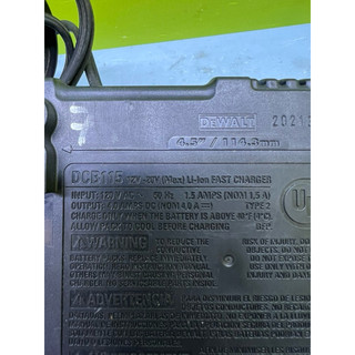 Sạc pin Dewalt Dcb115 cũ ( sạc mỹ lên điện 220v )