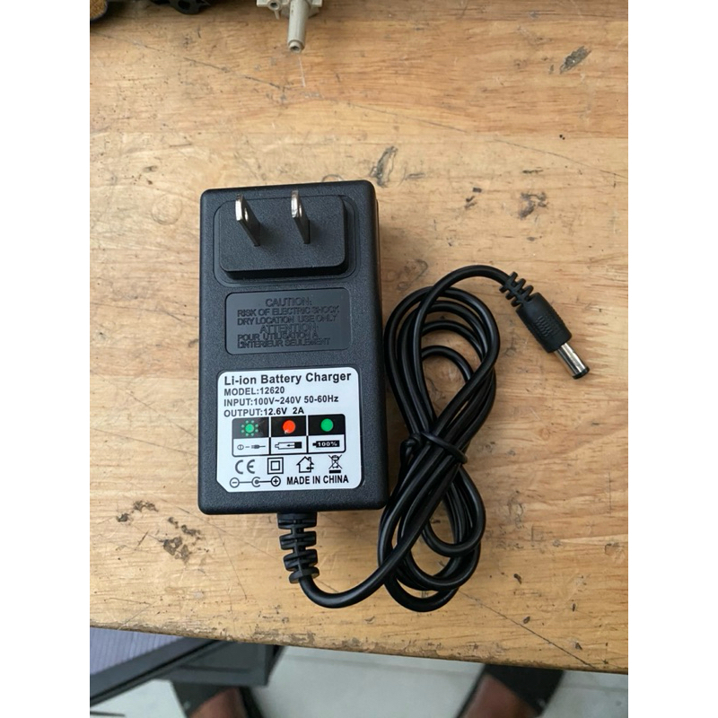 Sạc 12.6v-2A đầy tự ngắt - Chuyên sạc pin ( không sạc được bình ắc quy)