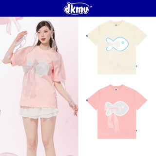 Áo thun tay lỡ nữ DKMV màu hồng, kem cổ tròn hình in Cá phối nơ đáng yêu Tee Cá Đáng Yêu | K21-T3
