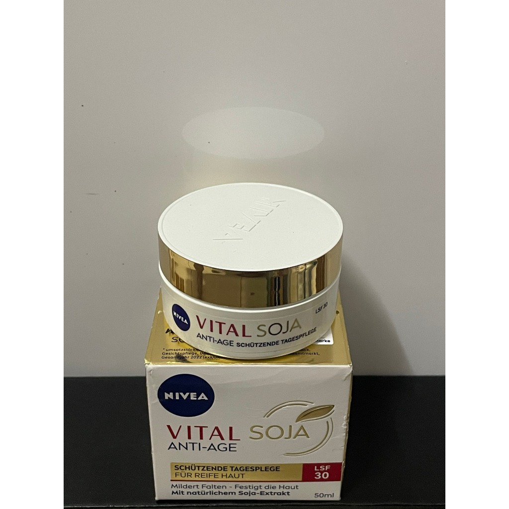Kem dưỡng da chống nhăn cao cấp Nivea Vital Soja ban ngày SPF30– Nội địa Đức